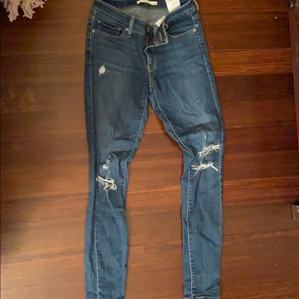 Levi’s 711 Skinny Jeans